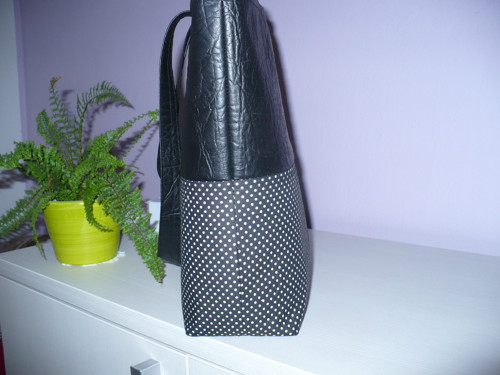 Černá s puntíky — foto 2