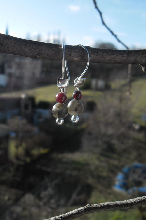 Náušnice labradorit, granát, stříbro — foto 3
