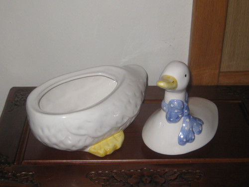 Velká porcelánová dóza-husa — foto 2