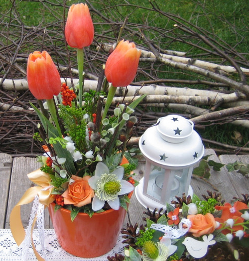 Tulipány, růže, čemeřice a ptáčci — foto 5