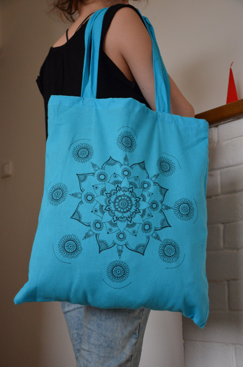 ...černá mandala na modré... — foto 3