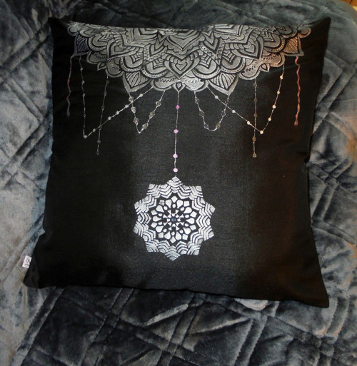 Černý boho polštář — foto 2