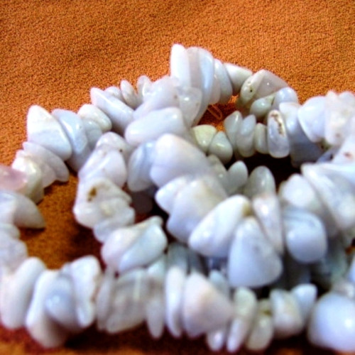 Chalcedon - tromlované kousky - návlek 40 cm — foto 3