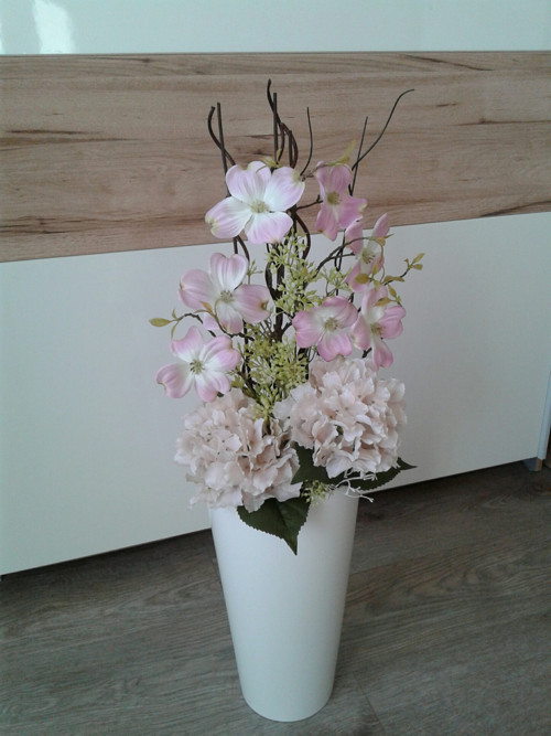 Vysoká jarní dekorace — foto 3