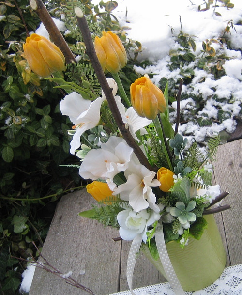 Vyšší dekorace s tulipány — foto 3