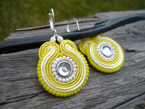 Soutache Náušnice Žluto-bílé mini — foto 2