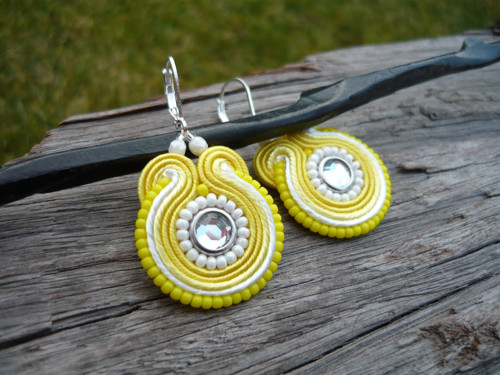 Soutache Náušnice Žluto-bílé mini — foto 3