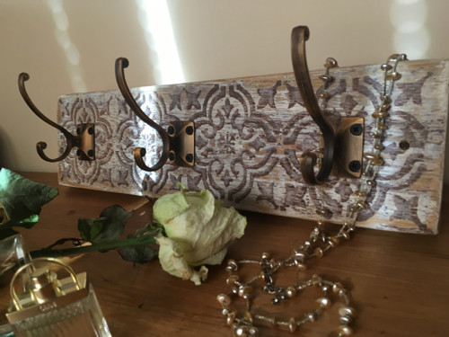 Věšáček Bronz — foto 2