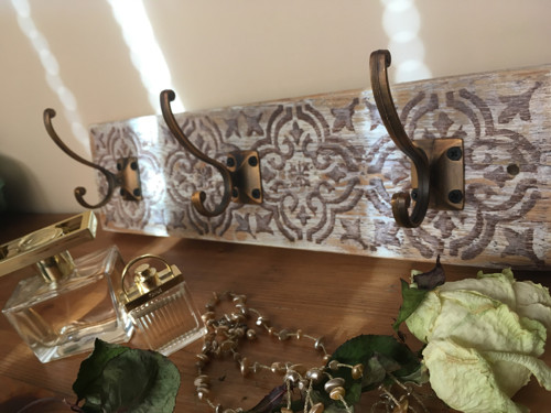 Věšáček Bronz — foto 3