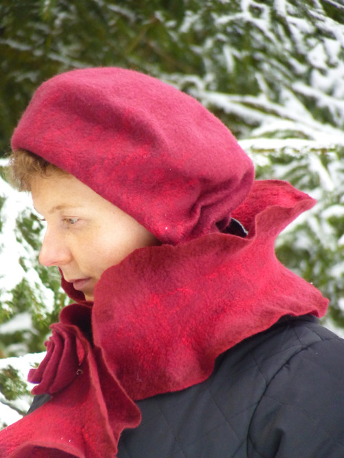 Plstěný baret a volánková šála Rose — foto 2