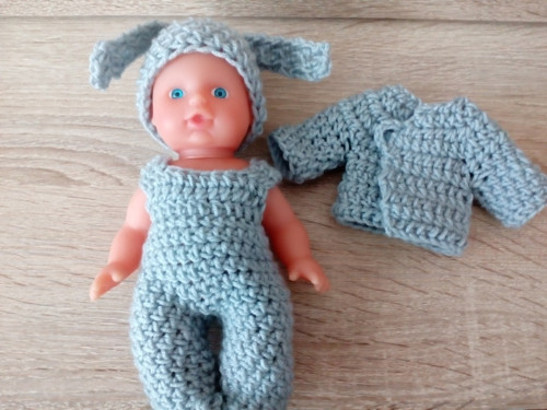 Háčkovaný komplet na panenku 17 cm — foto 2
