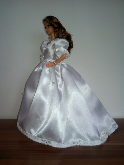 Bílé šaty pro Barbie — foto 2