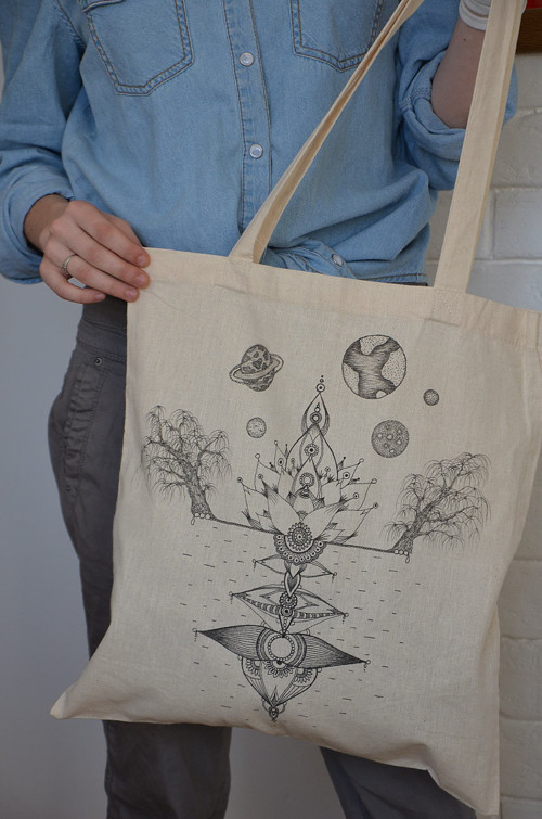...černá kresba se stromy a planetkami... — foto 4