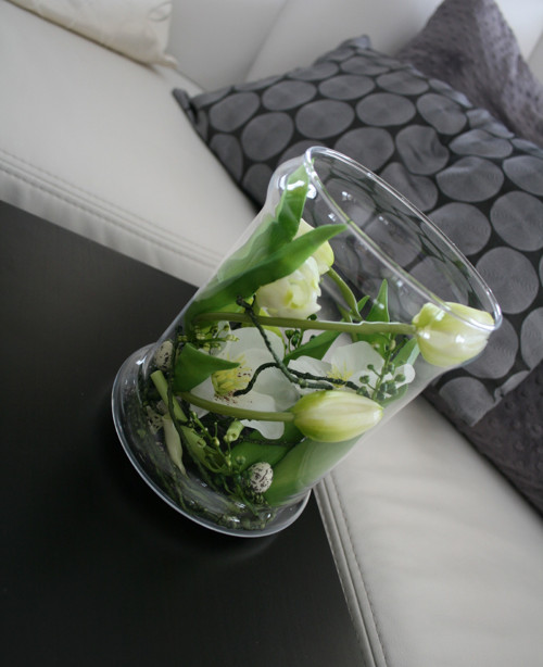 Váza s tulipány a čemeřicemi — foto 6