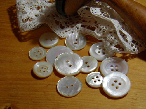 Staré perleťové knoflíky — foto 2