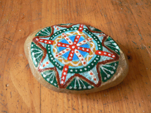 Mandala - malovaný kámen - těžítko — foto 3