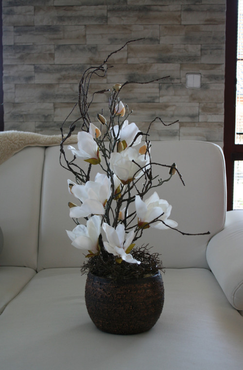 Bronzová koule s magnoliemi — foto 2
