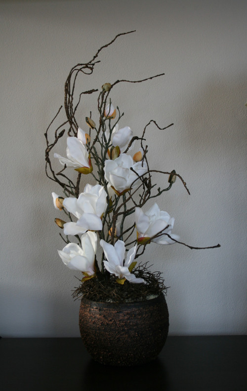 Bronzová koule s magnoliemi — foto 4