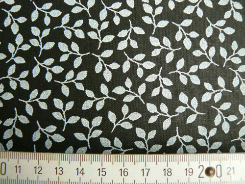 Bílé lístečky na černé - 38 cm — foto 2