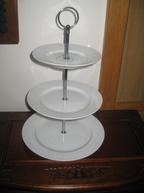 Tříposchoďový etažér - bílý porcelán — foto 2