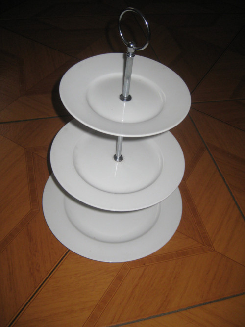 Tříposchoďový etažér - bílý porcelán — foto 4