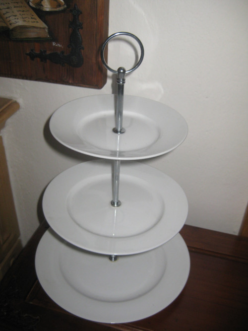 Tříposchoďový etažér - bílý porcelán — foto 5
