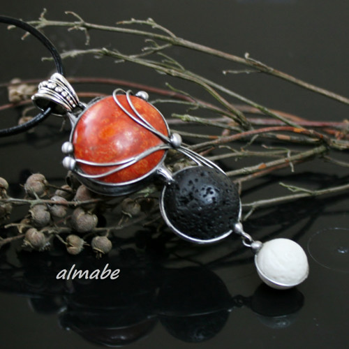 Strážce (korál pěnový a láva) — foto 6