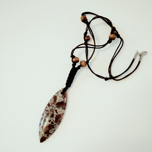 Šamanský amulet s brekciovým jaspisem — foto 3