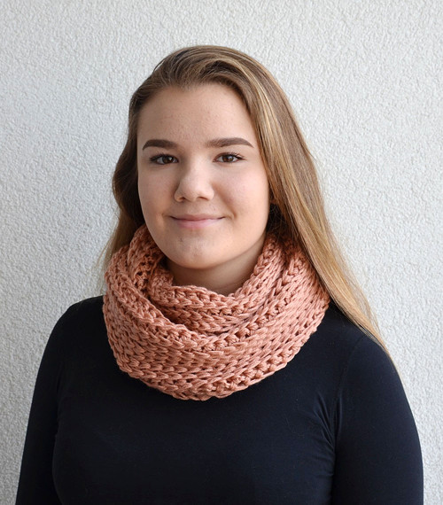 Dvojitý háčkovaný nákrčník lososový — foto 2