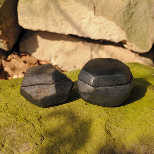 BLACK & BLACK - RAKU dóza kameň — foto 4