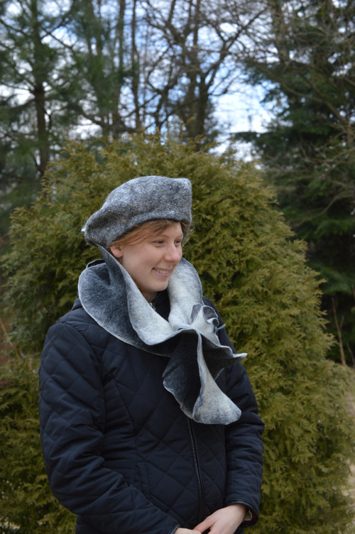 Plstěný baret a volánková šála Stříbro — foto 2