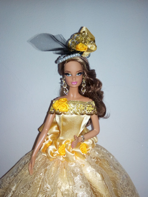 Žluté šaty pro Barbie — foto 3