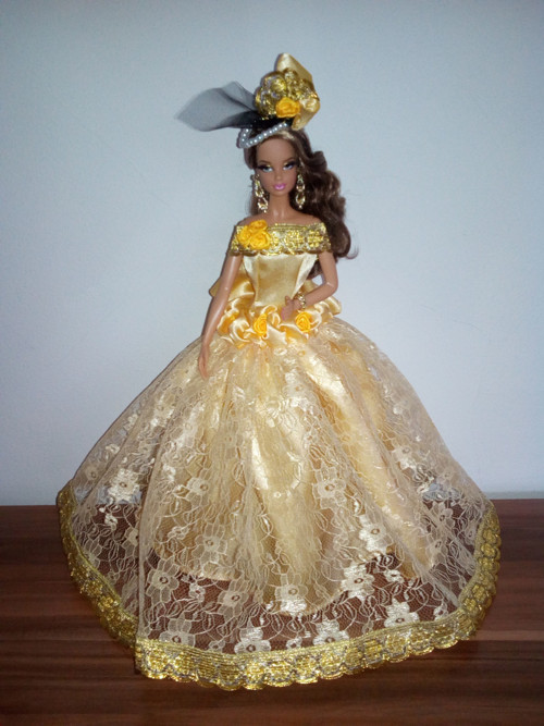 Žluté šaty pro Barbie — foto 4