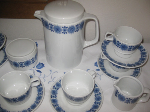 Porcelánový servis s modrotiskovým vzorem — foto 2