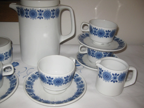 Porcelánový servis s modrotiskovým vzorem — foto 3