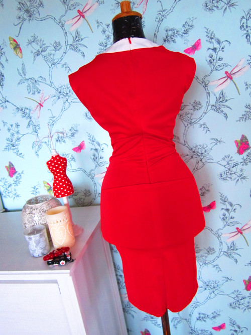 Retro red šaty — foto 4