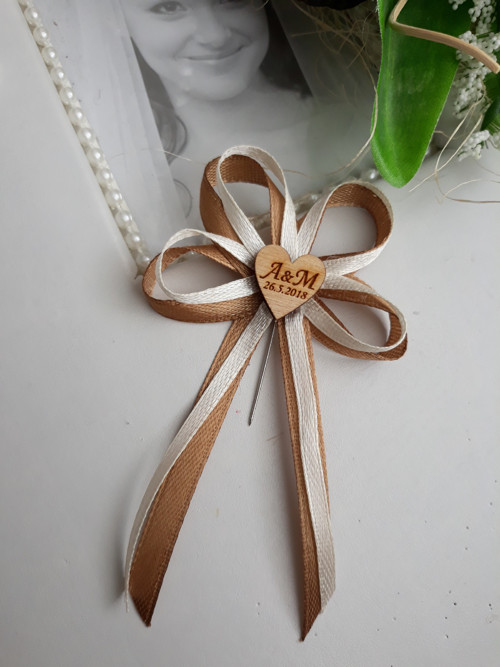 Hnědá se SMETANOU a monogramy — foto 2