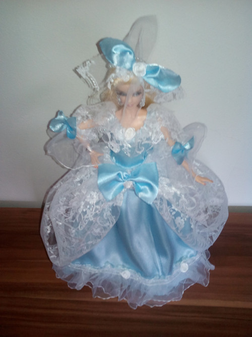 Modré šaty pro kontesu Barbie — foto 4