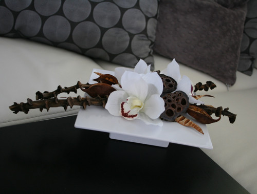 Tácek s orchidejemi v přírodním — foto 3