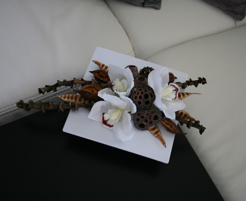 Tácek s orchidejemi v přírodním — foto 4