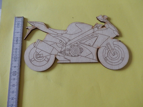 Motorka - dřevěný výřez — foto 2