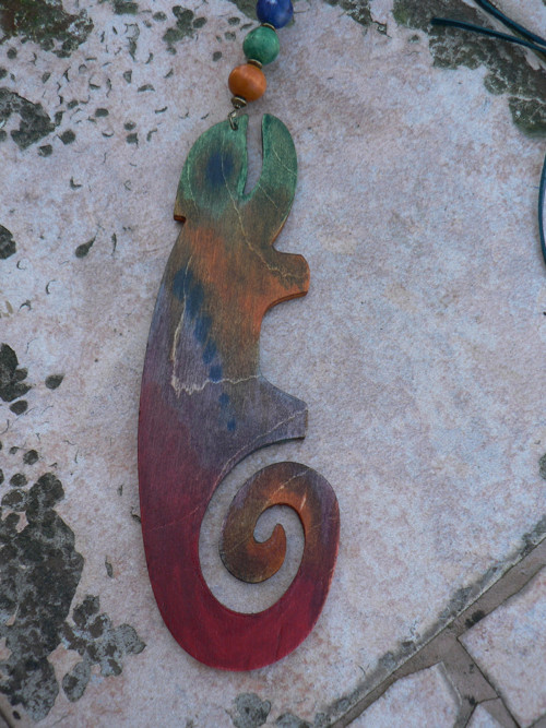 Chameleon - náhrdelník dřevo — foto 2