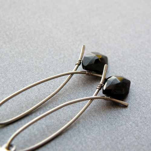 SIMPLICITY - Černý spinel — foto 2