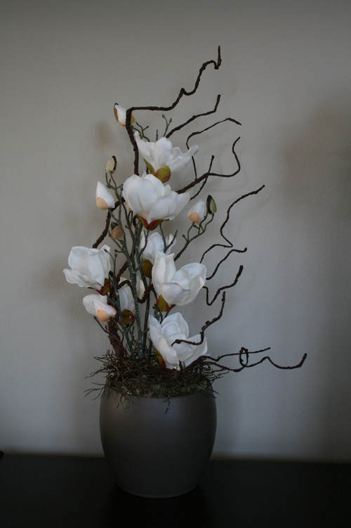Hnědá koule s magnoliemi — foto 2
