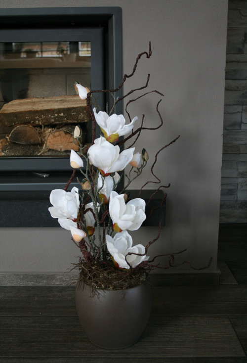 Hnědá koule s magnoliemi — foto 3