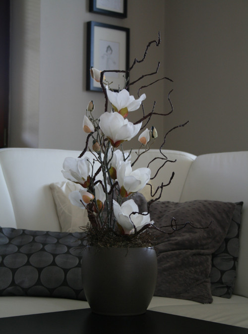 Hnědá koule s magnoliemi — foto 4