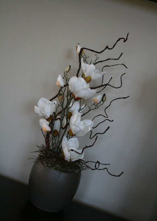 Hnědá koule s magnoliemi — foto 5