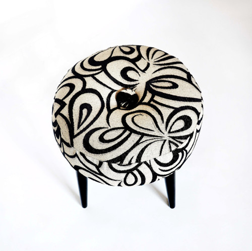 Elegantní taburet s knoflíkem — foto 2