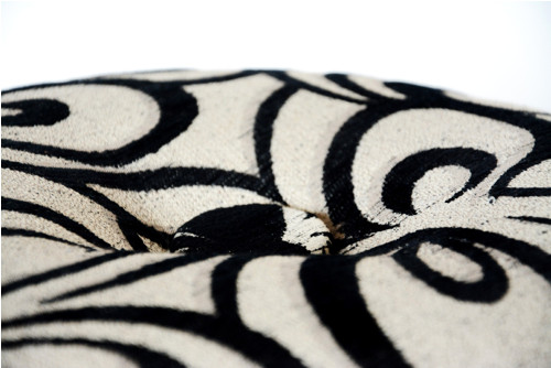 Elegantní taburet s knoflíkem — foto 4