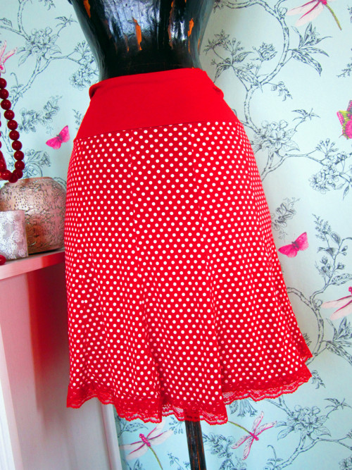 Sukénka red&dots — foto 2